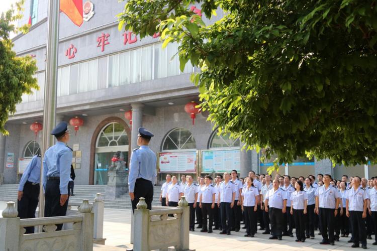中秋国庆长假后首个工作日 海南各地税务机关举行升国旗仪式